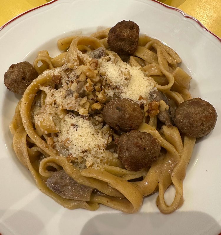 Pasta with mushroom and meatballs