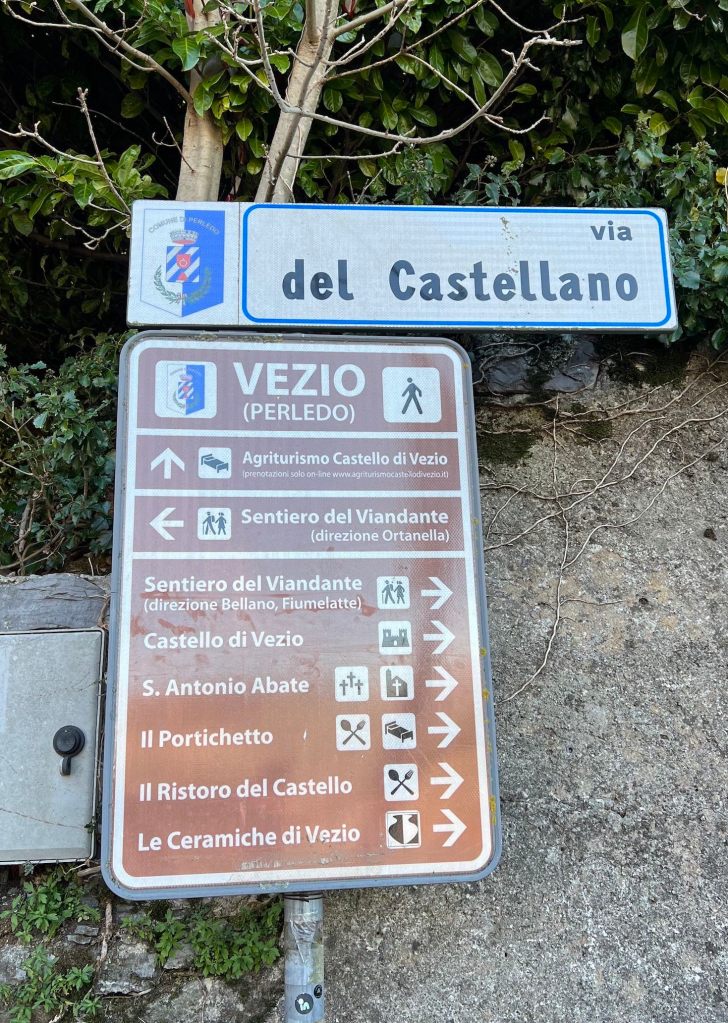 Directions on sign for Castello di Vezio