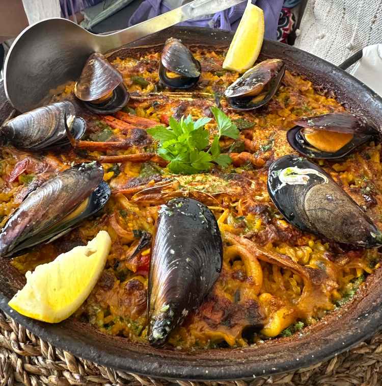 Seafood paella