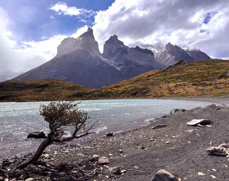 Hike towards Mirador Cuernos with view of lake and mountains