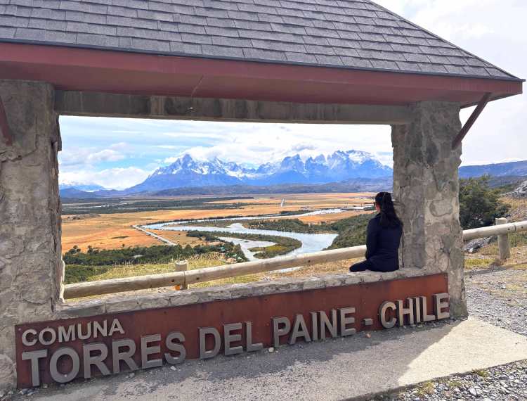 Mirador Río Serrano with views of the winding river and mountains