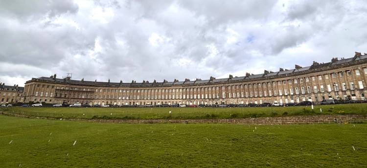 Persuasion movie filming location at Royal Crescent in Bath