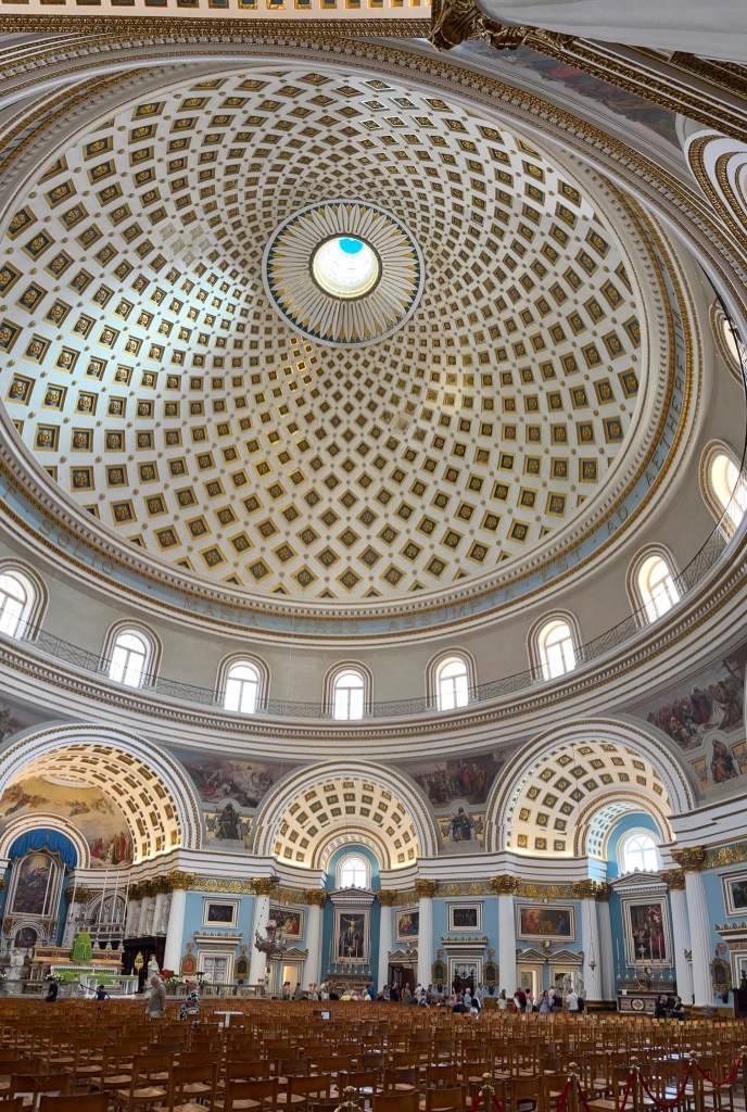 Mosta Rotanda - inside dome view of church