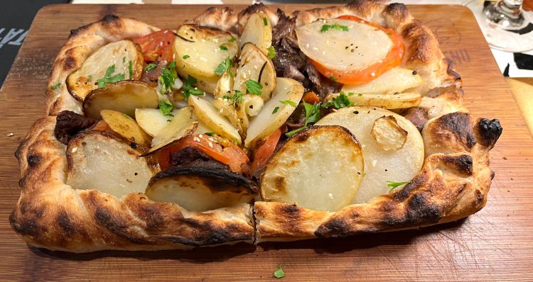 Maltese flatbread with roast beef and potatoes at Ta' Nenu